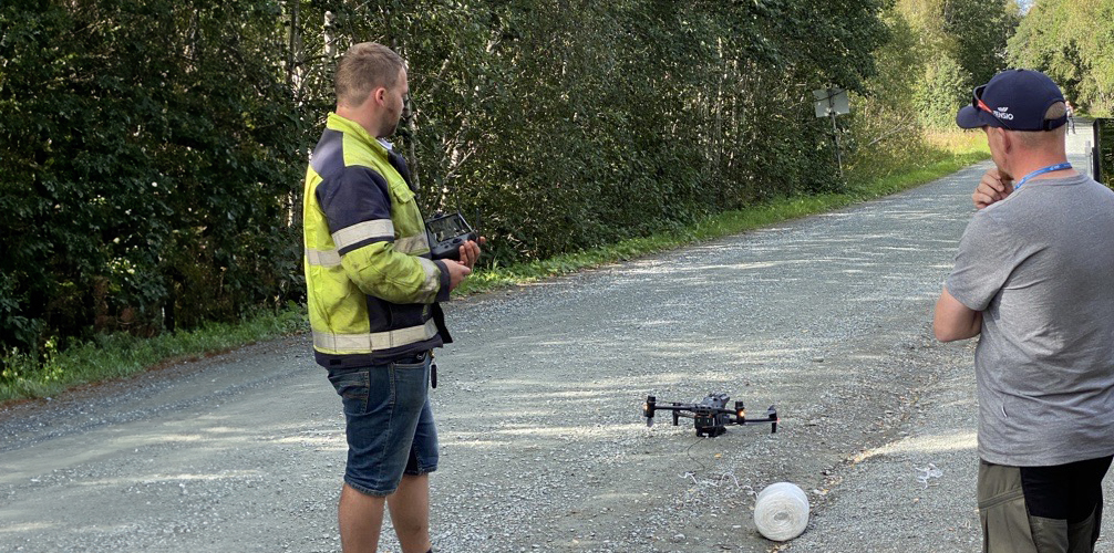 Strømselskapet BKK Bergen fikk besøk av Luftfartstilsynets inspektører. Her er det erfarne piloter som har alt på stell.